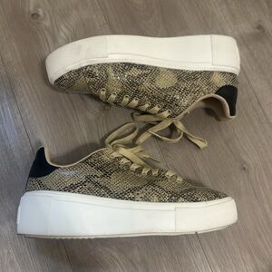 Qupid Maxmino Snakeprint Sneaker